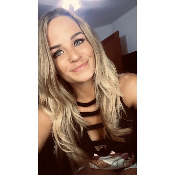 Meet your Posher, Kelly - Picture 2 of 9